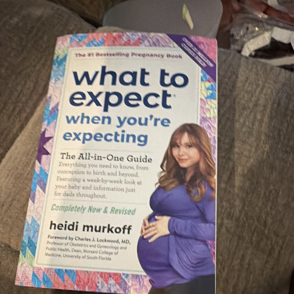 What to Expect When You're Expecting Revised by Heidi Murkoff Paperback